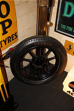 ARTILLERY WHEEL & DUNLOP TYRE - click to enlarge